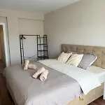Recently Renovated דירה