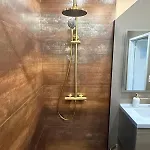 Recently Renovated דירה *